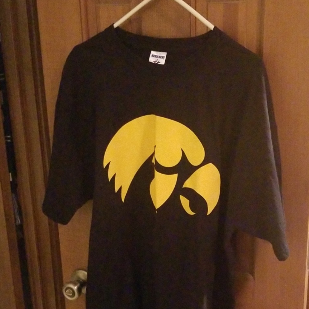 Jerzees IOWA HAWKEYE T SHIRT...NICE!!!